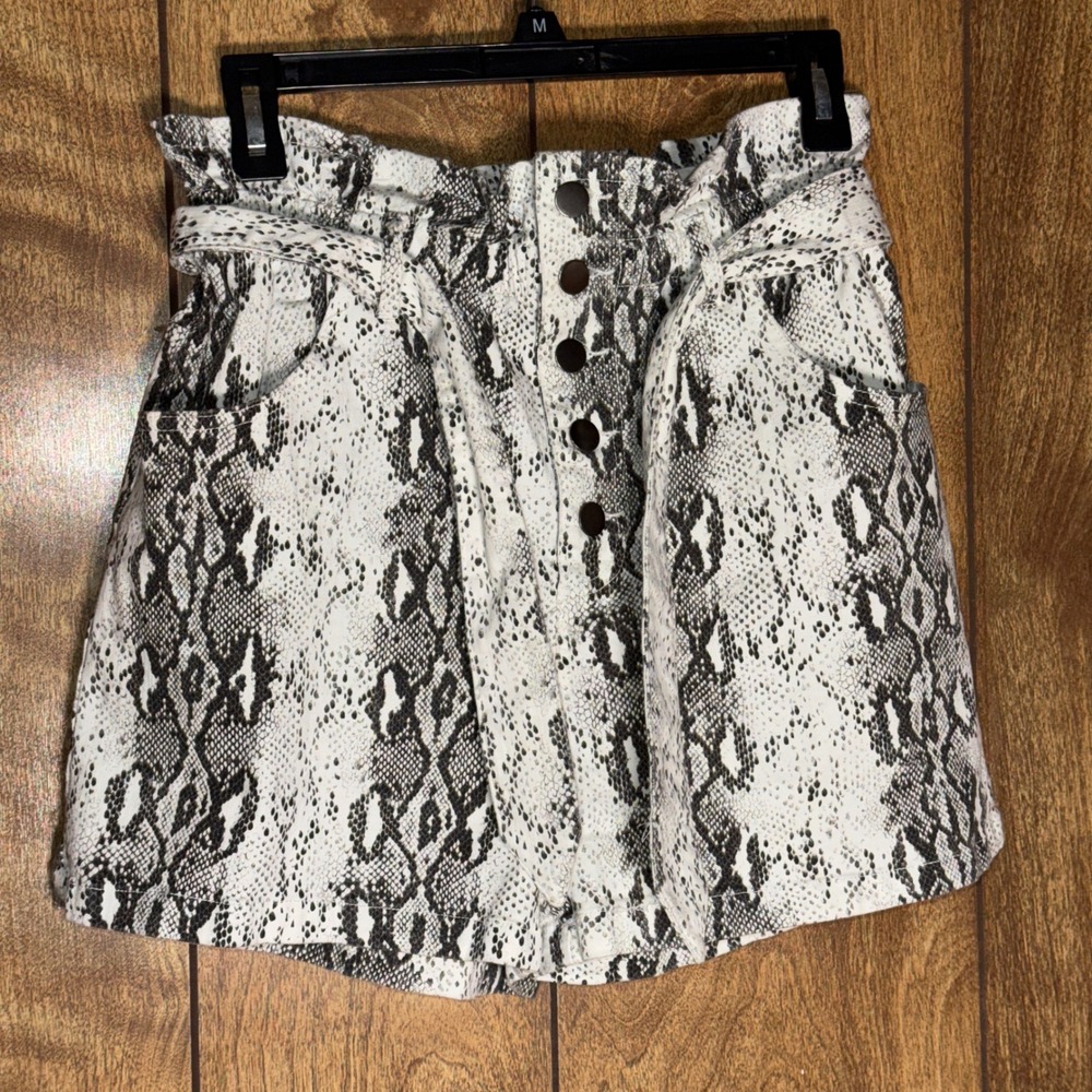 Entro Snakeskin Print Paperbag Waist Shorts Grey White Button Front Medium